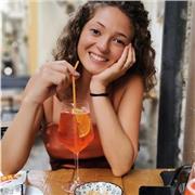 Laureata in Lingue (con specialistica in spagnolo e cinese) offre ripetizioni di spagnolo e cinese per tutti i livelli di istruzione sia in presenza che online